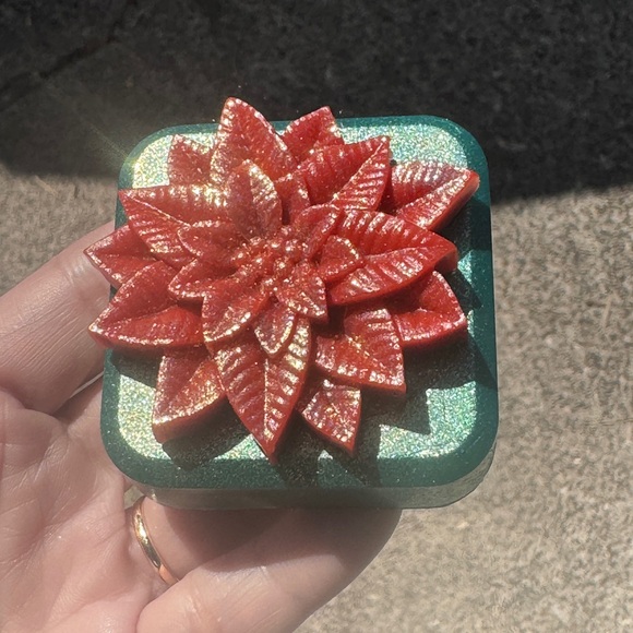 Set 6 Poinsettia Soap Party Favors, Christmas Party Gifts, Handmade Gift, Soap - Picture 17 of 17